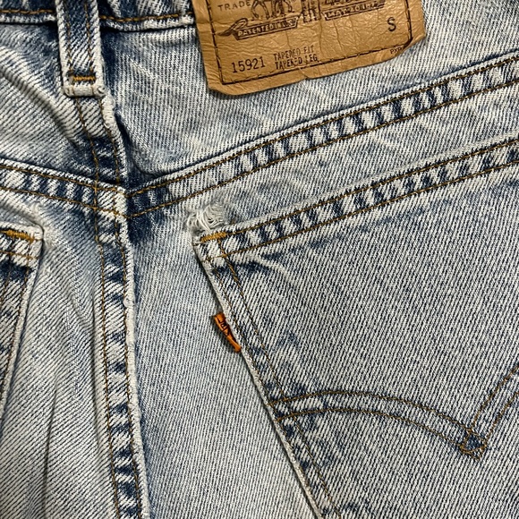 Levi’s Vintage High Rise Ripped Shorts - Picture 8 of 9